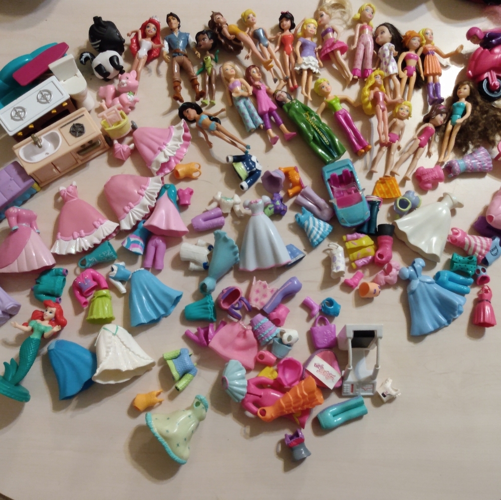 A lot of Polly pocket/Disney princess